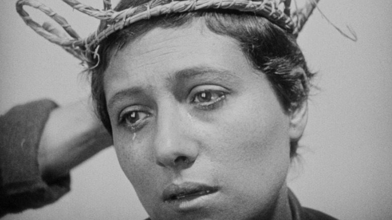 The Passion of Joan of Arc crown crying