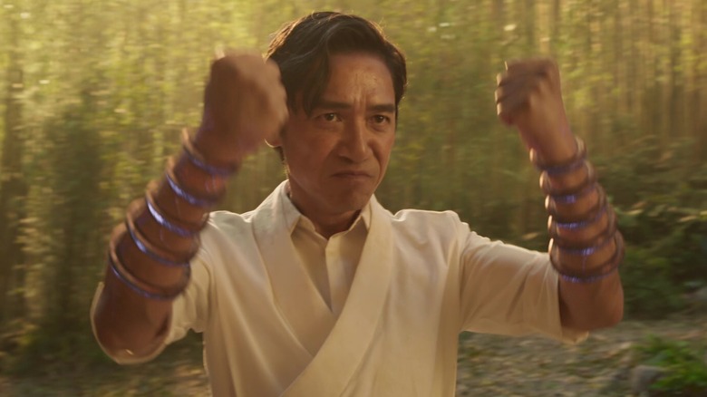 Wenwu wielding the Ten Rings