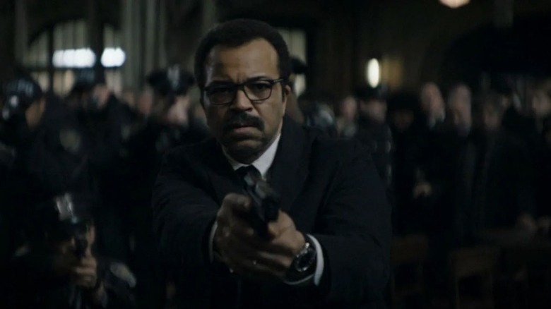 Jeffrey Wright Gordon pointing gun