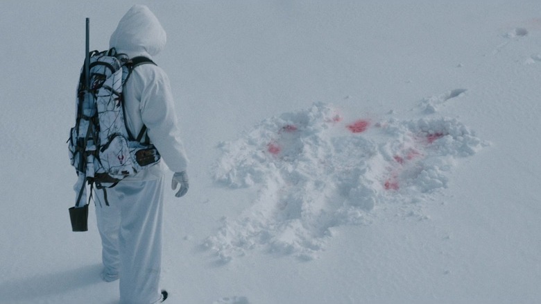 Jeremy Renner sees blood in snow