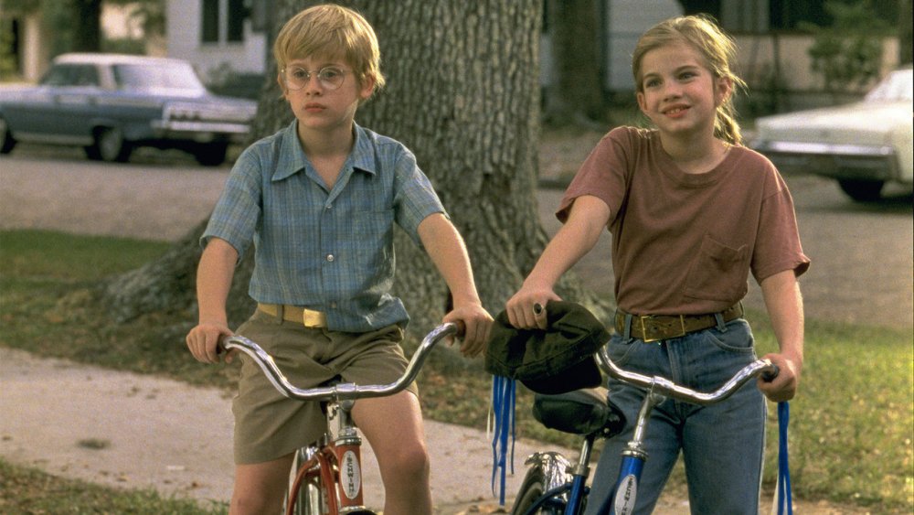 Macaulay Culkin as Thomas J. Sennett and Anna Chlumsky as Vada Sultenfuss in My Girl