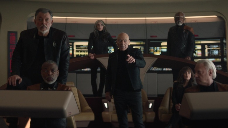 Picard commands the Enterprise crew