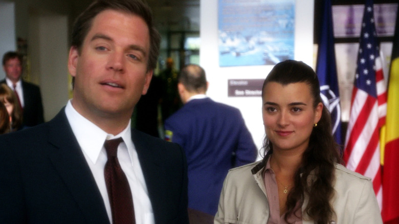 Anthony and Ziva smiling in the office in "NCIS"