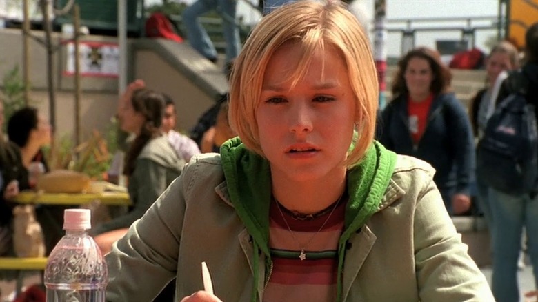 Veronica Mars eats lunch