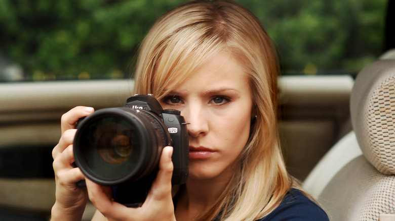 Veronica Mars snaps photo