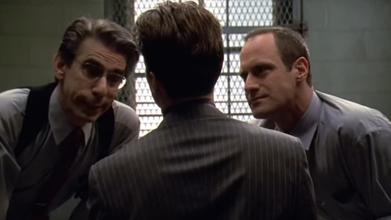 Elliot Stabler interrogates a suspect