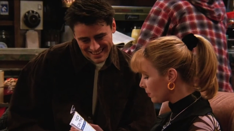 Joey Tribbiani Phoebe Buffay reading Central Perk