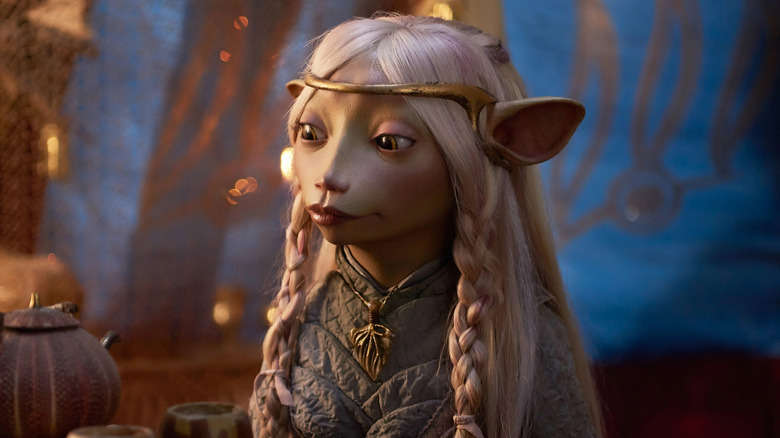 A gelfling looks left