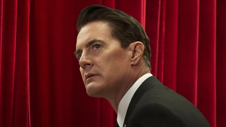 Kyle Maclachlan in red room