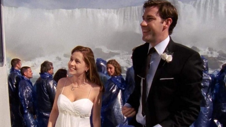 Jim and Pam getting married at Niagara Falls