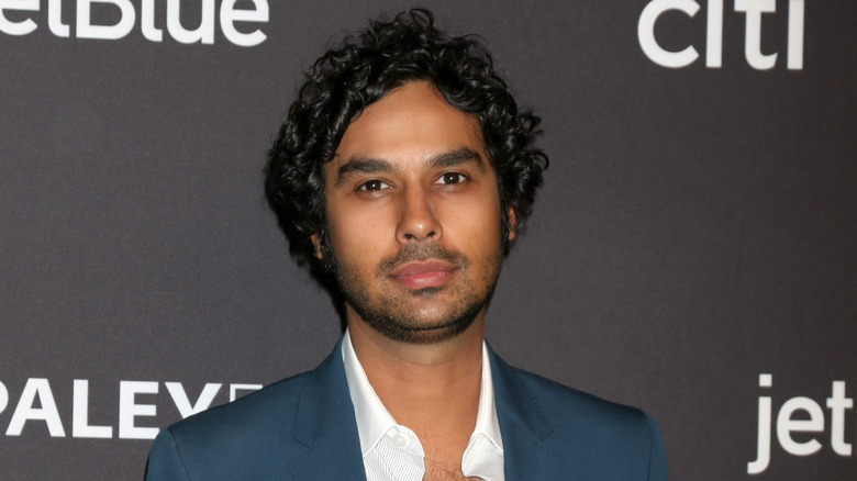 Kunal Nayyar posing 