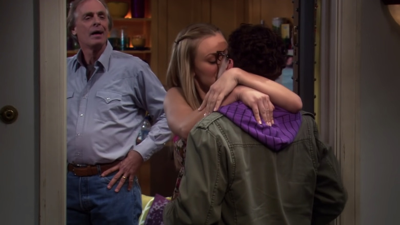 Penny surprise kisses Leonard