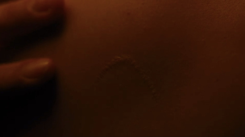 Talia al Ghul's scar