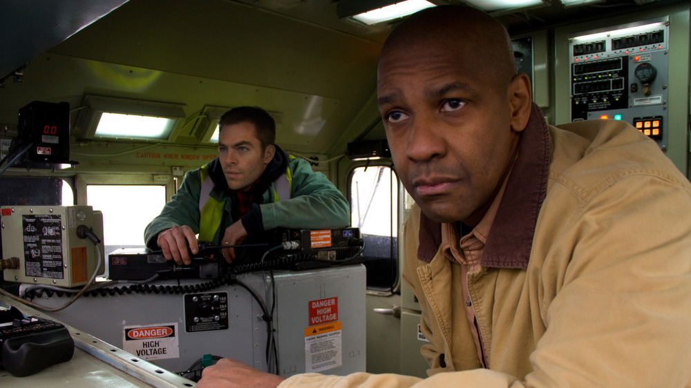 Chris Pine and Denzel Washington in train