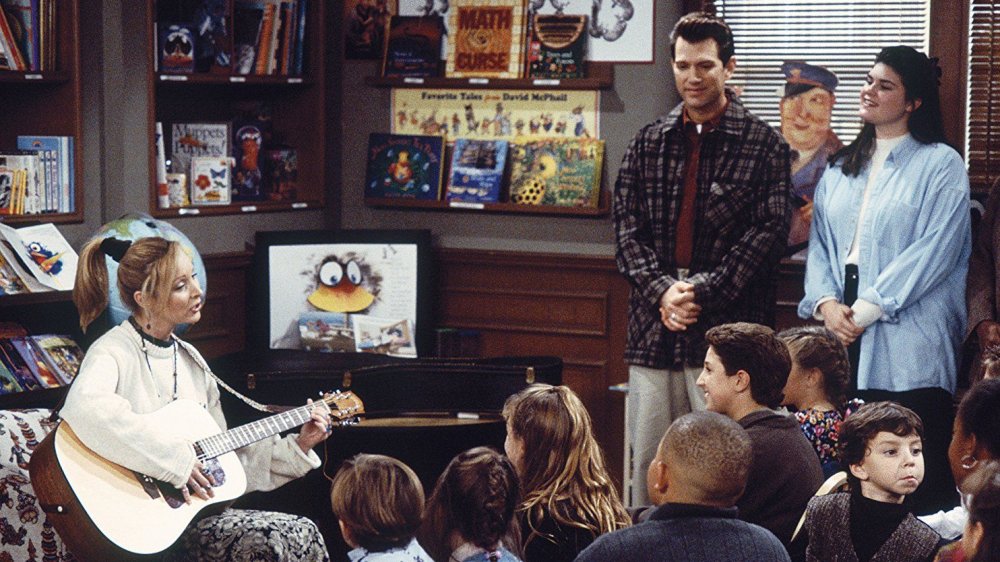 Lisa Kudrow as Phoebe Buffay and Chris Isaak as Rob in Friends