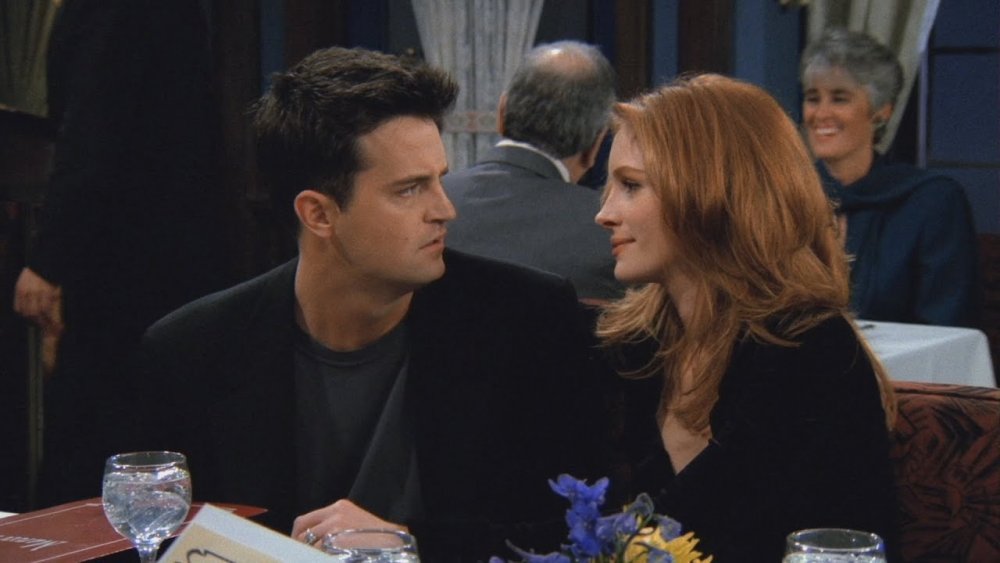 Julia Roberts as Susie Moss and Matthew Perry as Chandler Bing in Friends