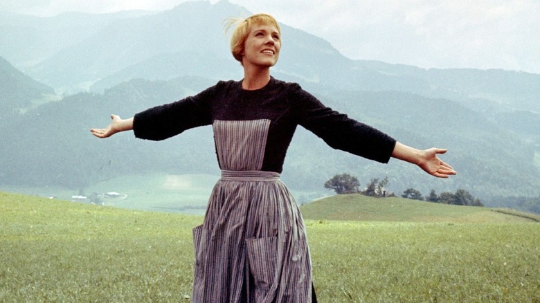 Julie Andrews sings