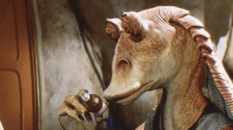 Jar Jar Binks eating