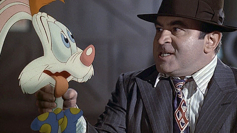 Bob Hoskins strangles Roger