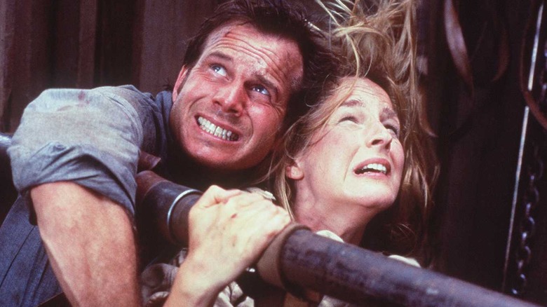 Bill Paxton and Helen Hunt in danger