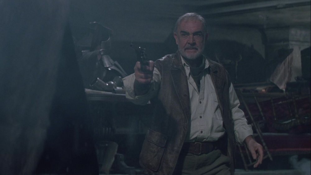 Sean Connery as Quartermaine holds gun in The League of Extraordinary Gentlemen