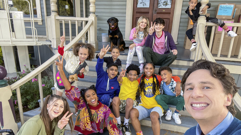 Zach Braff, Gabrielle Union, and the kids posing in Cheaper By the Dozen