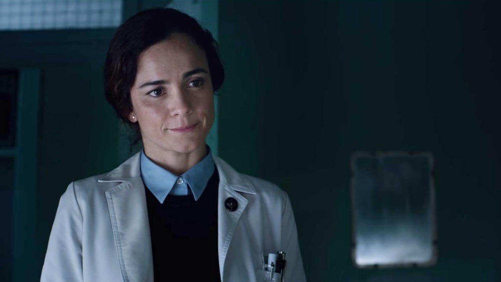 Alice Braga Dr. Reyes smiling