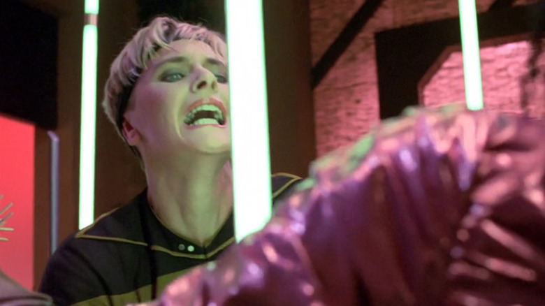 Tasha Yar fights Ligonian