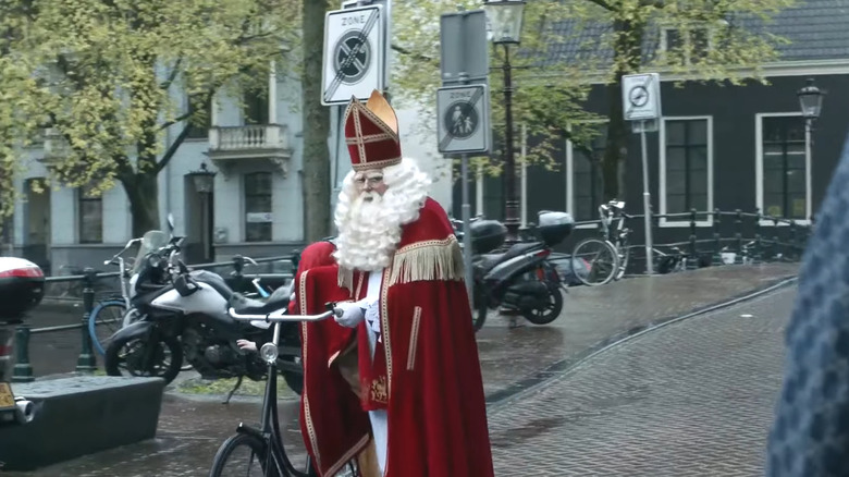 Dutch Santa walks bike