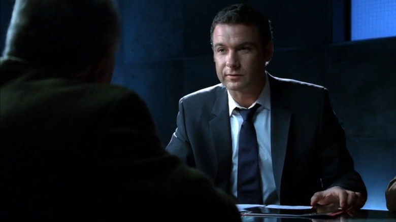 Liev Schreiber interrogating a suspect