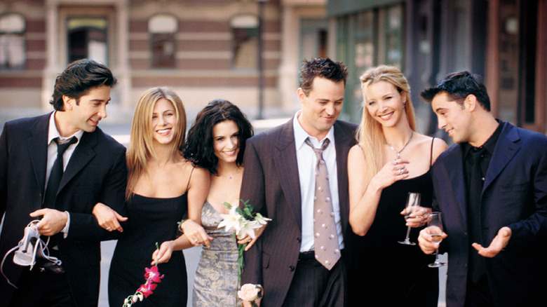 The cast of Friends pose together