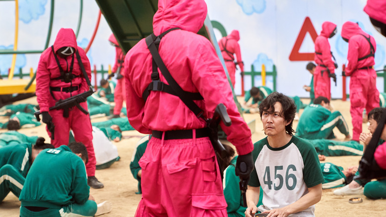 Seong Gi-hun looking at a guard