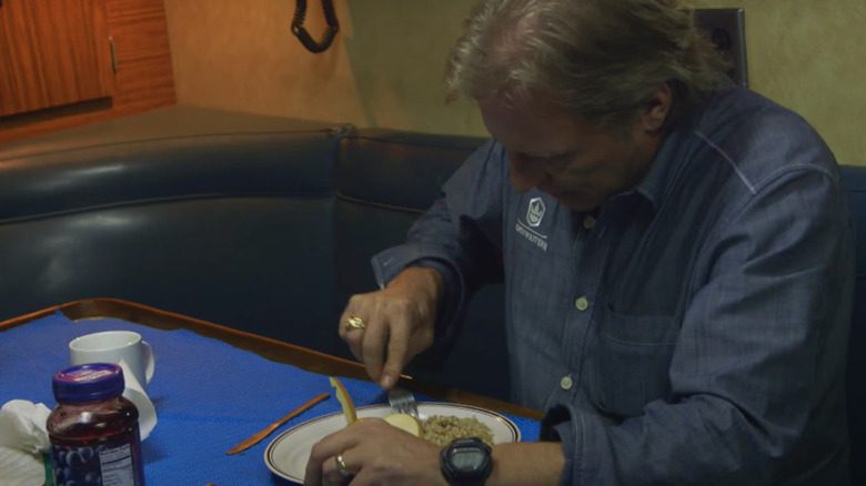 Sig Hansen eating a meal