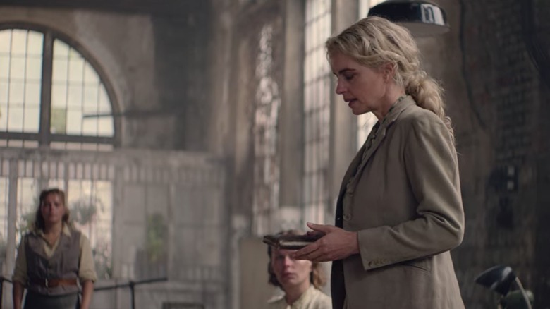 Elsie Garten (Nina Hoss) addresses local police at their precinct in Berlin about a missing girl