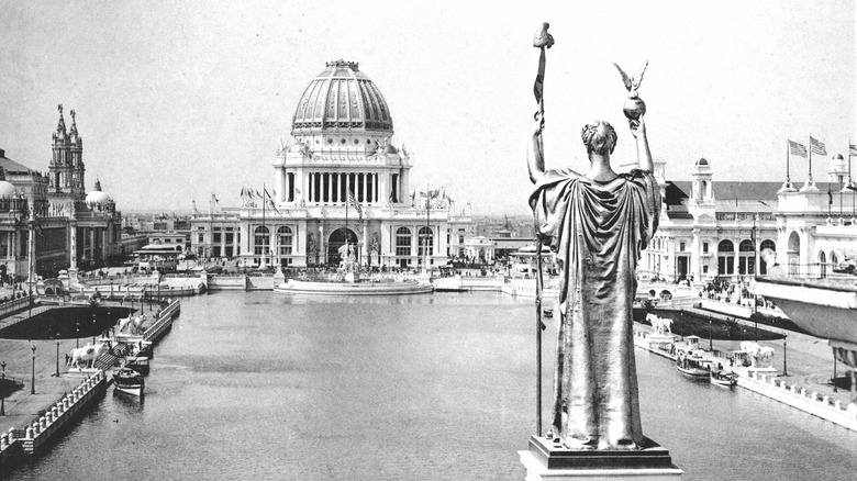 The main pond at The World's Fair