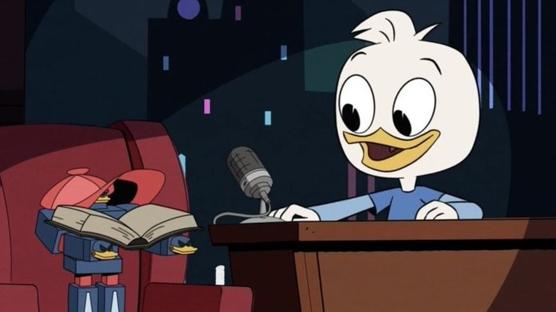 Dewey interviewing a toy robot DuckTales