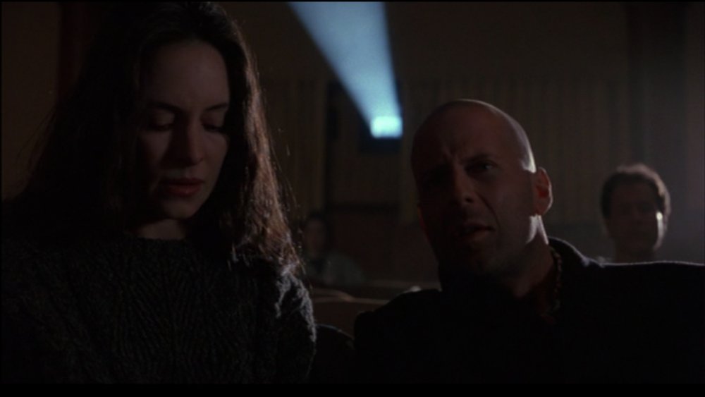 Bruce Willis as James Cole and Madeleine Stowe as Dr. Kathryn Railly in 12 Monkeys