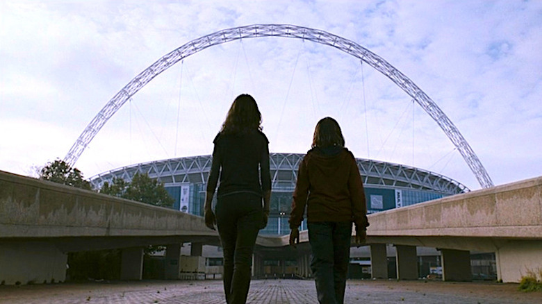 Tammy and Andy walk up to Wembley Stadium in "28 Weeks Later" (2007)