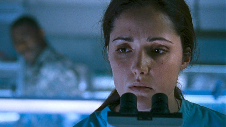 Scarlet using a microscope in "28 Weeks Later" (2007)