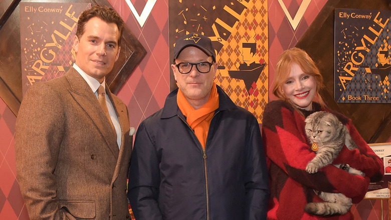 Henry Cavill, Matthew Vaughn, Bryce Dallas Howard and Chip the Cat posing 