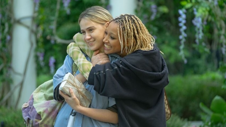 Amandla Stenberg hugging Maria Bakalova