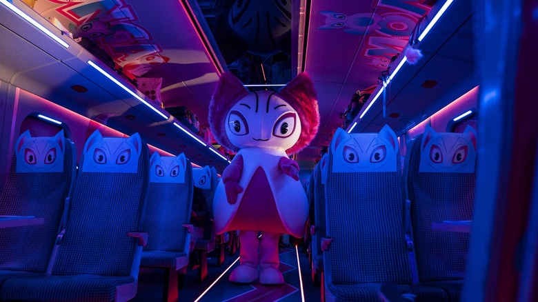 A costume Momomon in the Momomon car