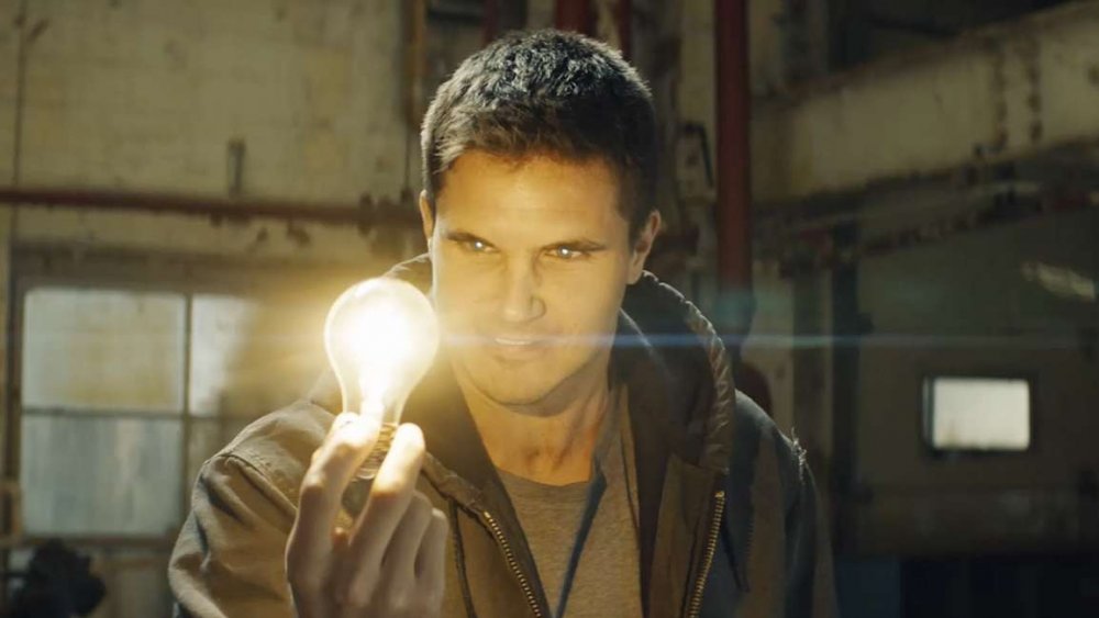 Robbie Amell in Code 8