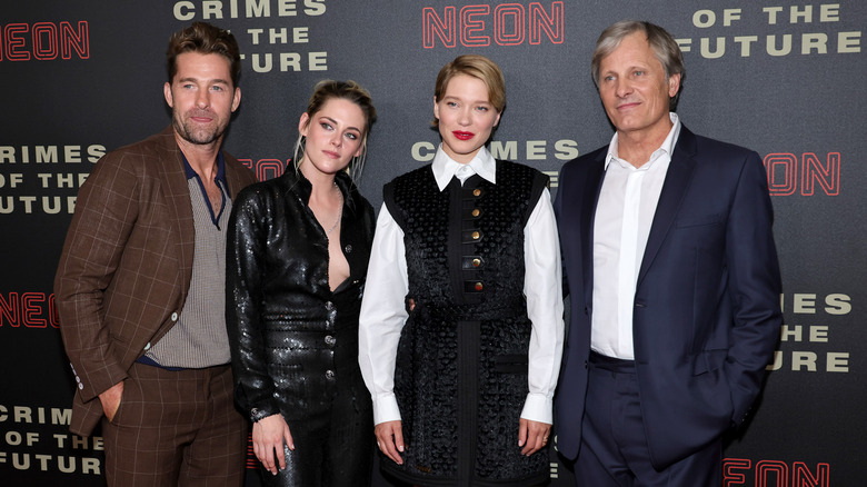 Scott Speedman, Kristen Stewart, Lea Seydoux, Viggo Mortensen tight lip smiles on red carpet