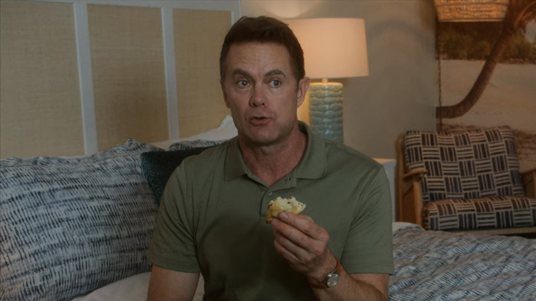 Garret Dillahunt eats a scone in "Dead to Me" 