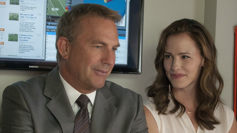 Kevin Costner and Jennifer Garner smiling