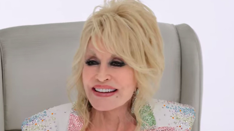 Dolly Parton talking to Frankie