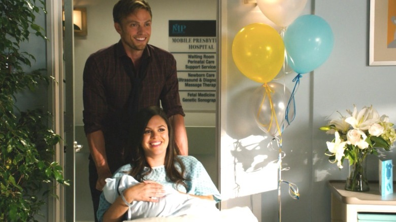 Rachel Bilson and Wilson Bethel in Hart of Dixie