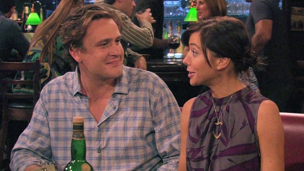 Alyson Hannigan and Jason Segel in How I Met Your Mother