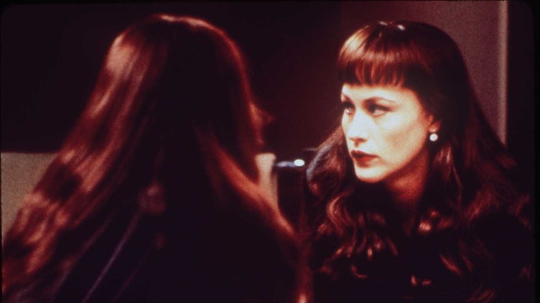 Renee looks in the mirror in Lost Highway (1997)